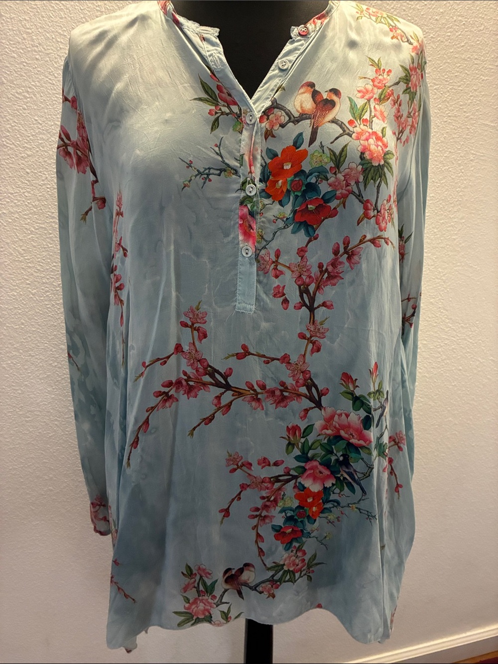 Johnny Was Light Blue Rayon Floral LoveBirds Button Front Tunic Blouse Medium
